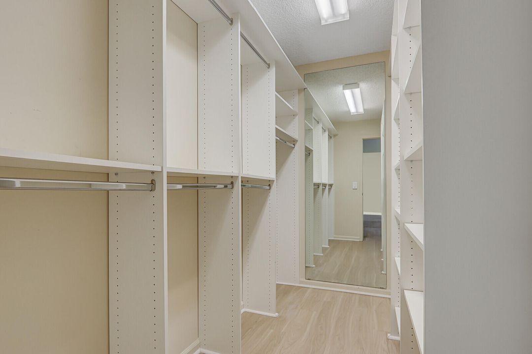 待售: $199,900 (2 贝兹, 2 浴室, 1287 平方英尺)