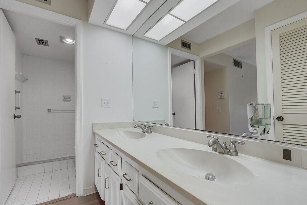 待售: $199,900 (2 贝兹, 2 浴室, 1287 平方英尺)