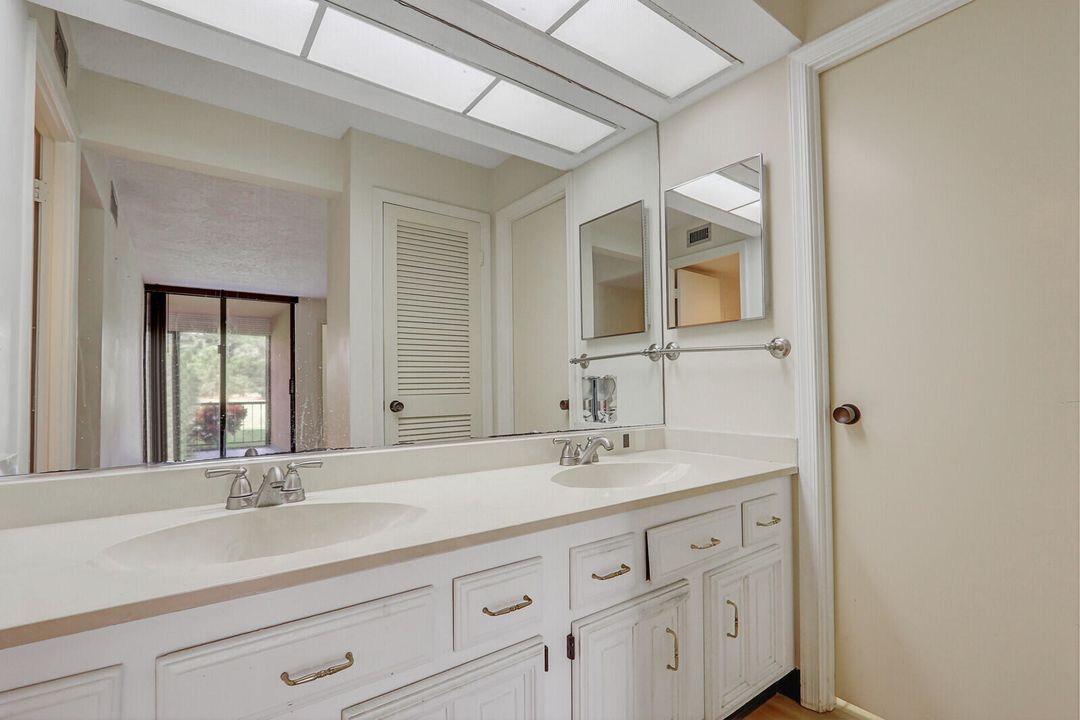 待售: $199,900 (2 贝兹, 2 浴室, 1287 平方英尺)