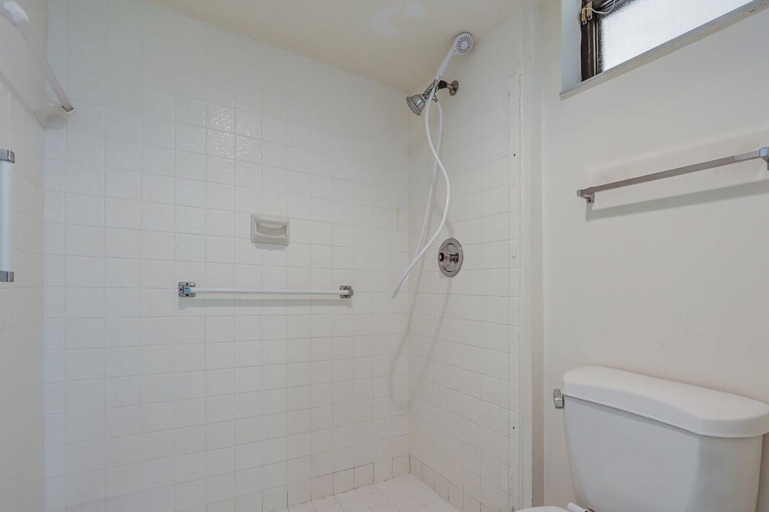 待售: $199,900 (2 贝兹, 2 浴室, 1287 平方英尺)