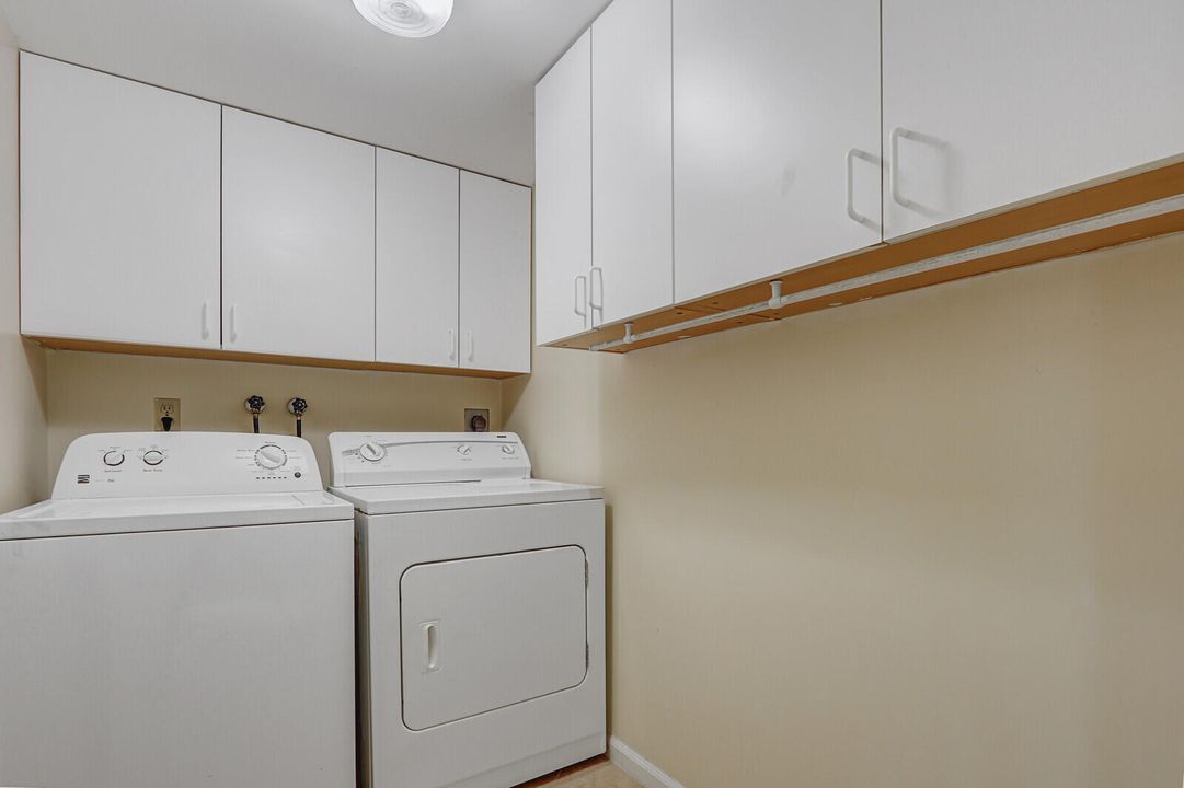 待售: $199,900 (2 贝兹, 2 浴室, 1287 平方英尺)