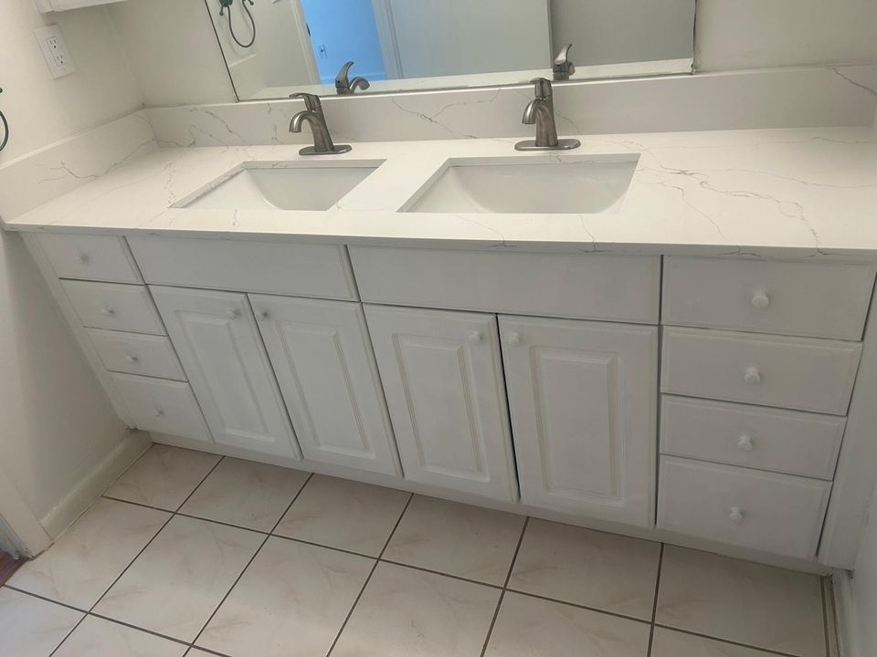 合同活跃: $1,995 (2 贝兹, 2 浴室, 950 平方英尺)