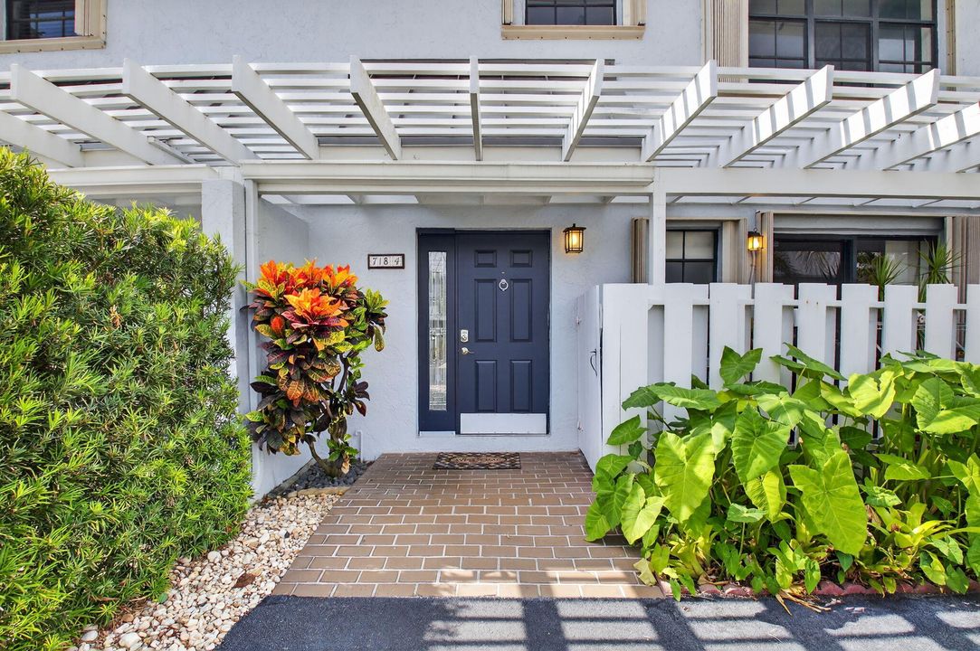 For Sale: $759,000 (2 beds, 2 baths, 1800 Square Feet)