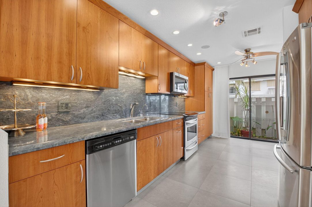 For Sale: $759,000 (2 beds, 2 baths, 1800 Square Feet)