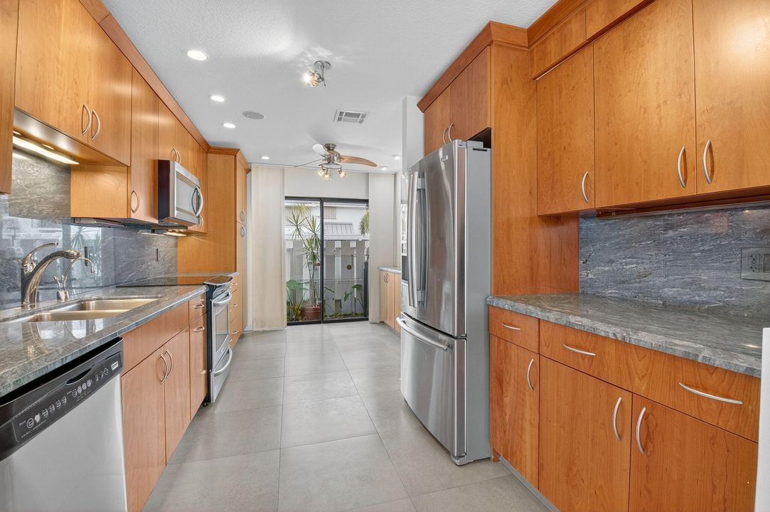 For Sale: $759,000 (2 beds, 2 baths, 1800 Square Feet)