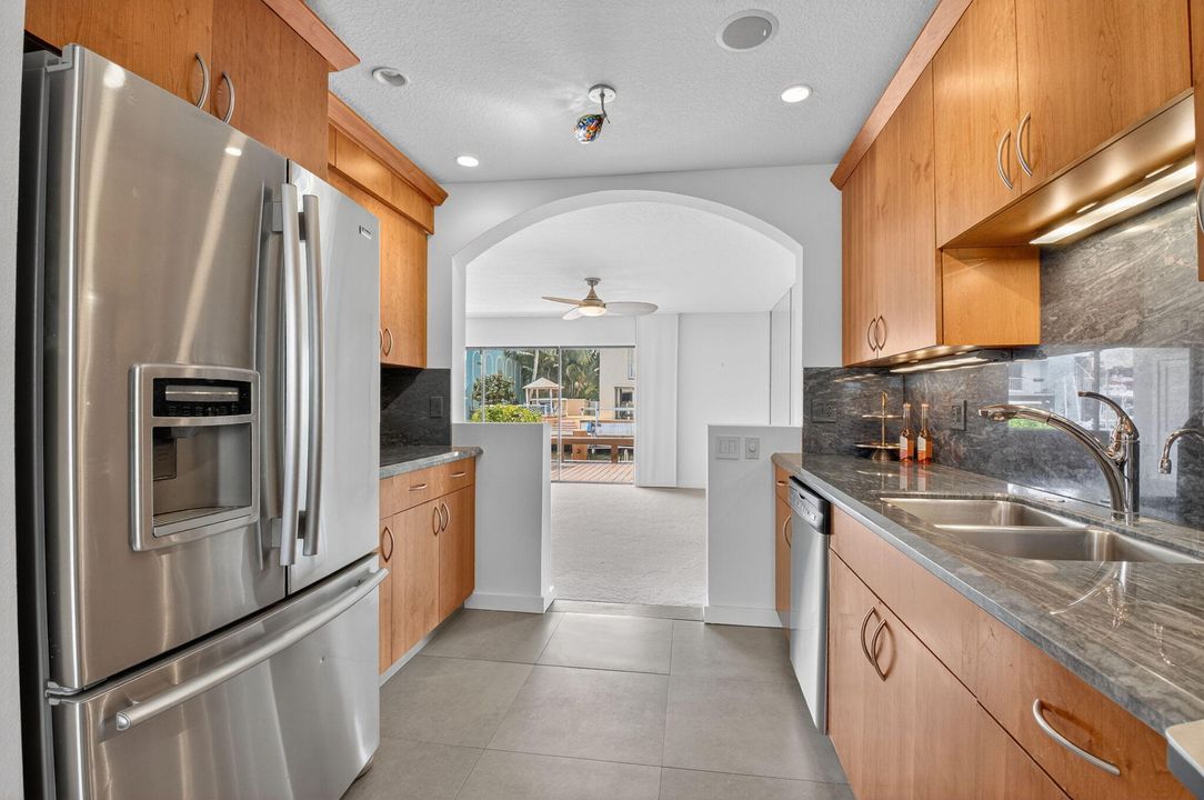 For Sale: $759,000 (2 beds, 2 baths, 1800 Square Feet)