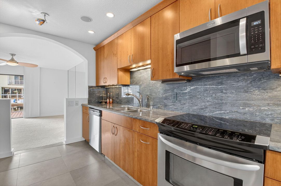 For Sale: $759,000 (2 beds, 2 baths, 1800 Square Feet)