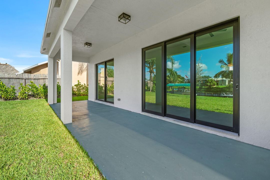 For Sale: $799,000 (4 beds, 3 baths, 2460 Square Feet)