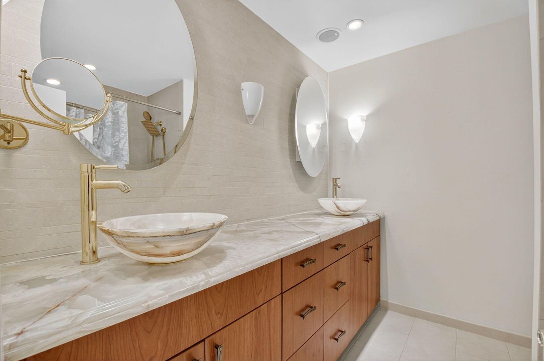 For Sale: $759,000 (2 beds, 2 baths, 1800 Square Feet)