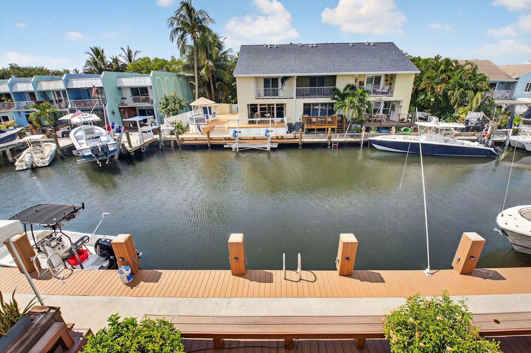 For Sale: $759,000 (2 beds, 2 baths, 1800 Square Feet)