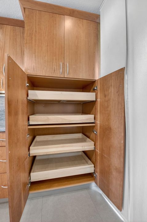 For Sale: $759,000 (2 beds, 2 baths, 1800 Square Feet)