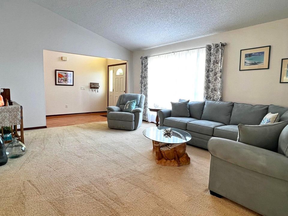 Active With Contract: $354,900 (3 beds, 2 baths, 1746 Square Feet)