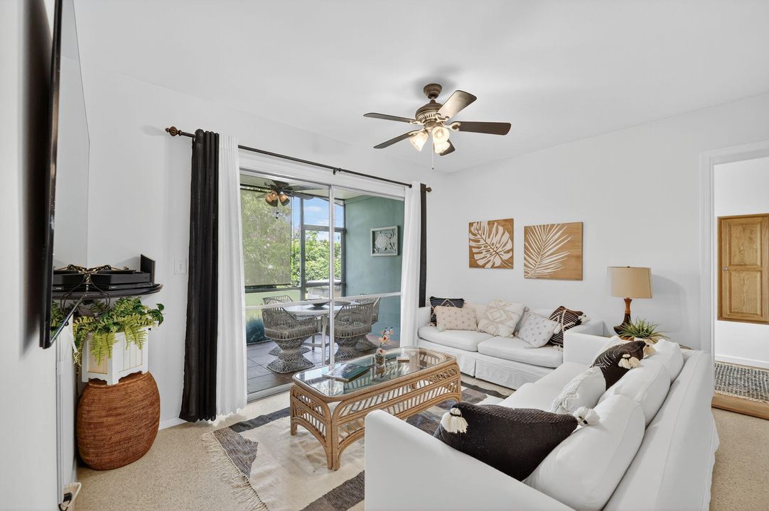 待售: $449,900 (3 贝兹, 1 浴室, 1001 平方英尺)