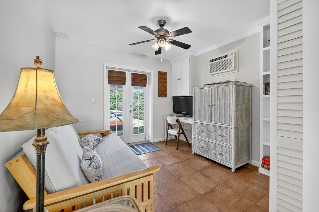 待售: $449,900 (3 贝兹, 1 浴室, 1001 平方英尺)