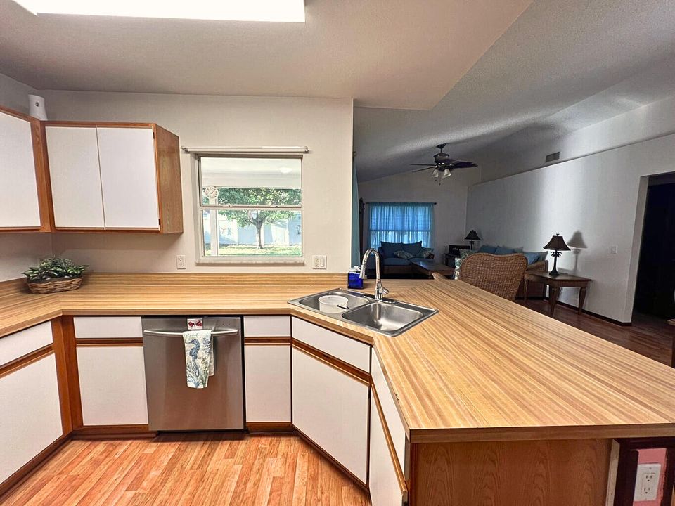 Active With Contract: $354,900 (3 beds, 2 baths, 1746 Square Feet)