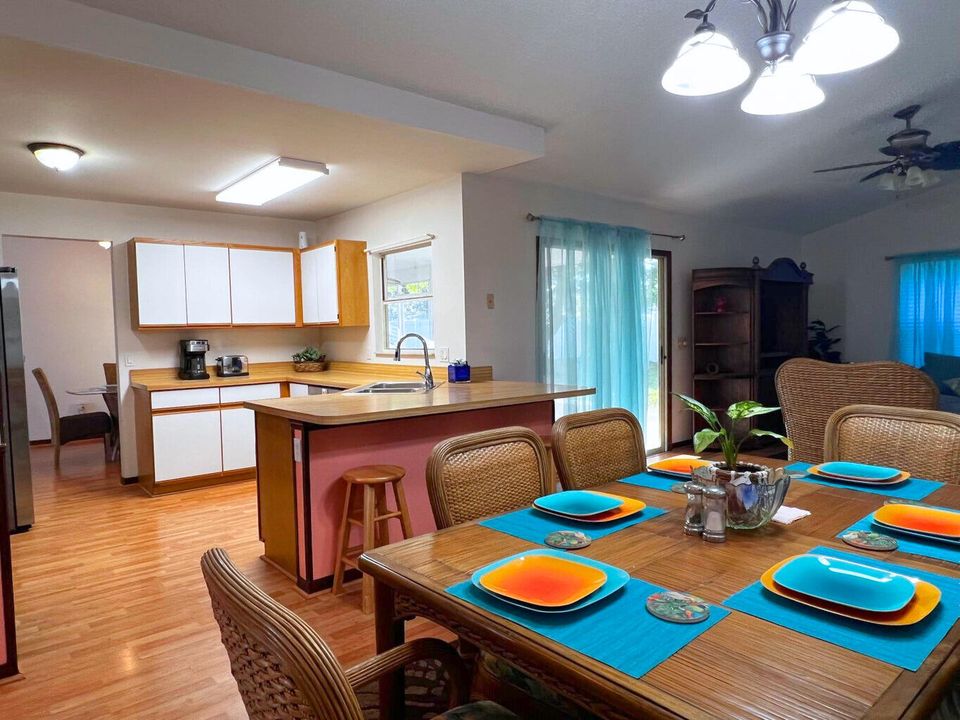 Active With Contract: $354,900 (3 beds, 2 baths, 1746 Square Feet)