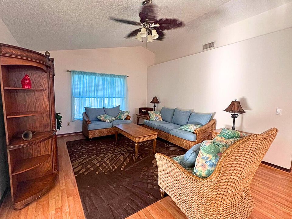 Active With Contract: $354,900 (3 beds, 2 baths, 1746 Square Feet)