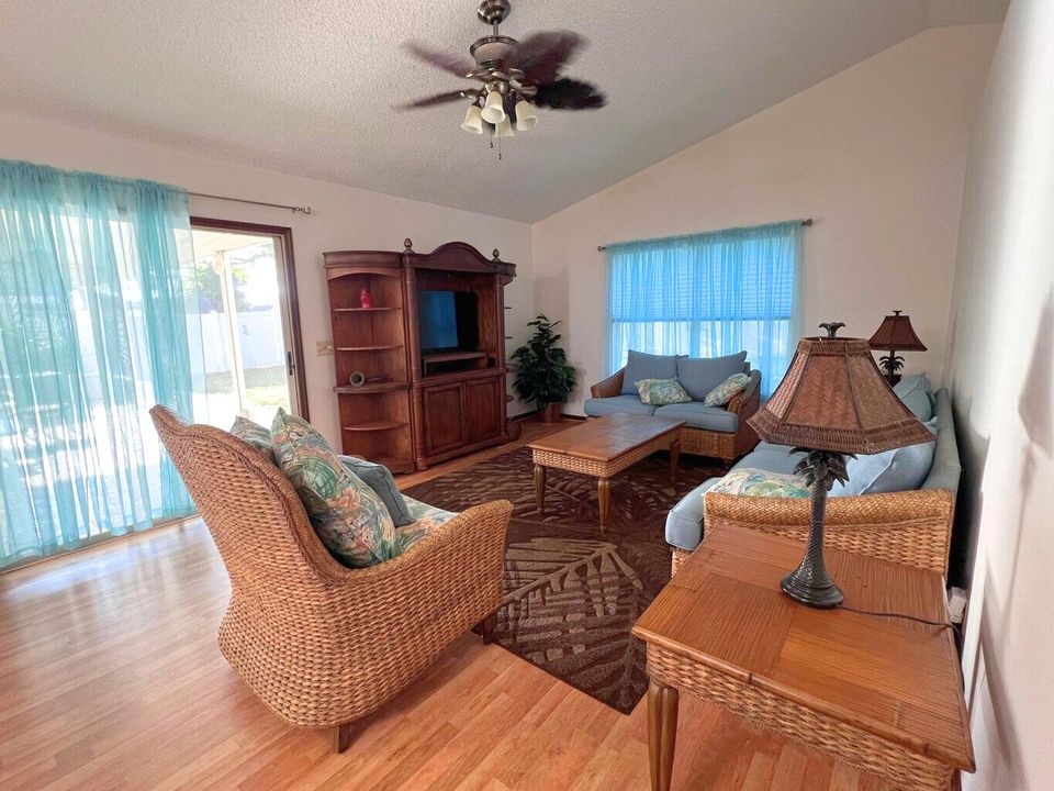 Active With Contract: $354,900 (3 beds, 2 baths, 1746 Square Feet)