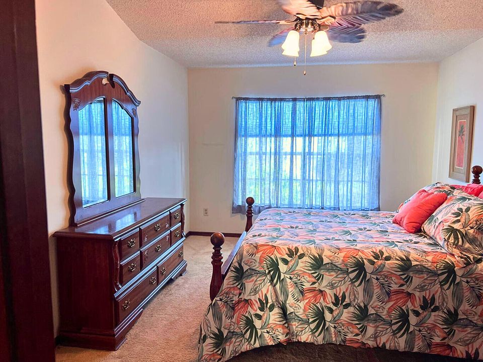 Active With Contract: $354,900 (3 beds, 2 baths, 1746 Square Feet)