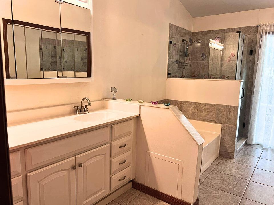 Active With Contract: $354,900 (3 beds, 2 baths, 1746 Square Feet)