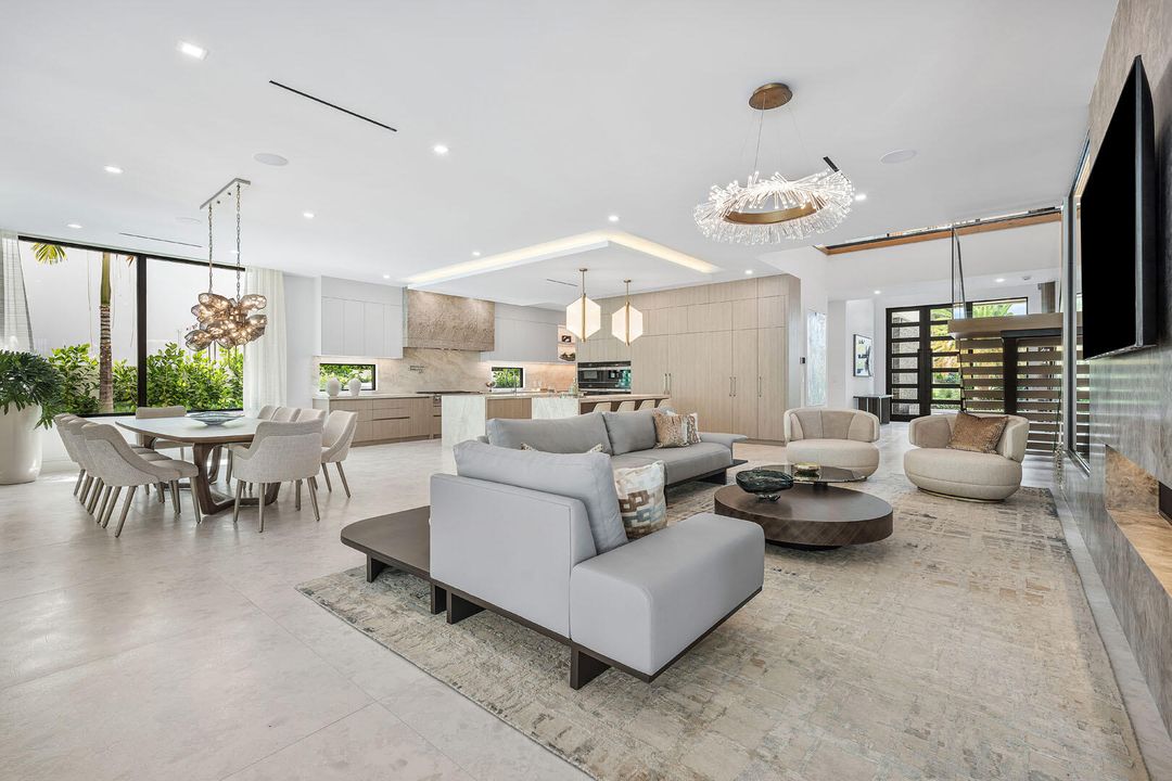 For Sale: $14,995,000 (6 beds, 7 baths, 8431 Square Feet)