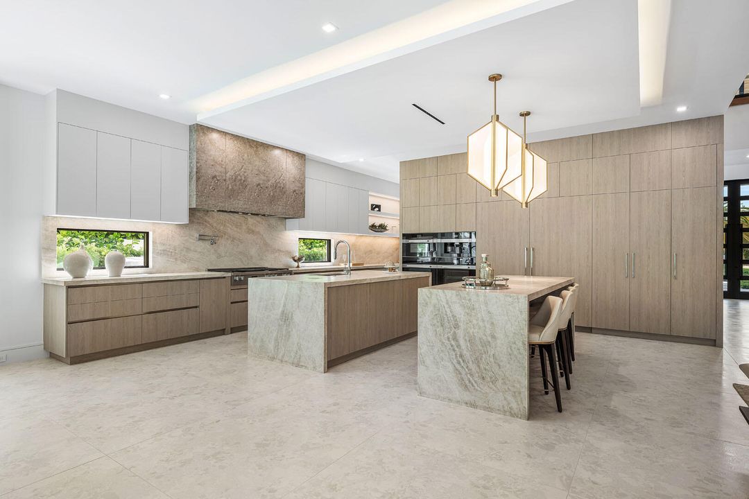 For Sale: $14,995,000 (6 beds, 7 baths, 8431 Square Feet)