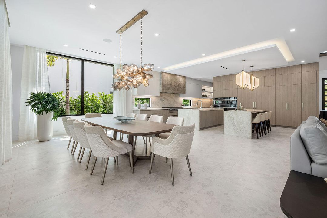 For Sale: $14,995,000 (6 beds, 7 baths, 8431 Square Feet)