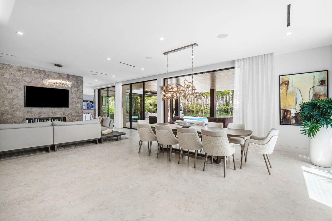 For Sale: $14,995,000 (6 beds, 7 baths, 8431 Square Feet)