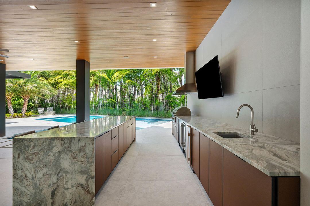 For Sale: $14,995,000 (6 beds, 7 baths, 8431 Square Feet)