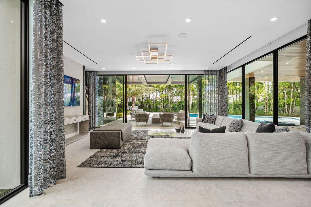 For Sale: $14,995,000 (6 beds, 7 baths, 8431 Square Feet)