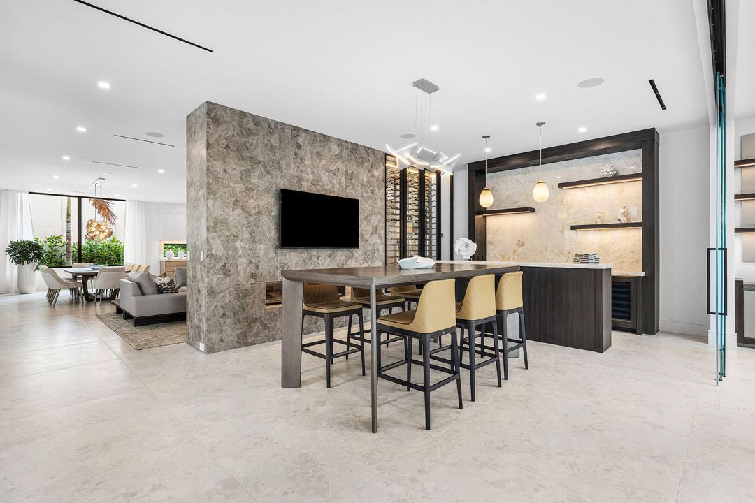 For Sale: $14,995,000 (6 beds, 7 baths, 8431 Square Feet)