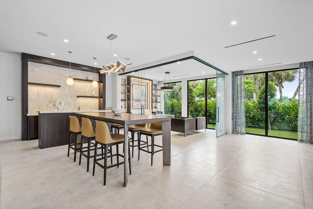 For Sale: $14,995,000 (6 beds, 7 baths, 8431 Square Feet)