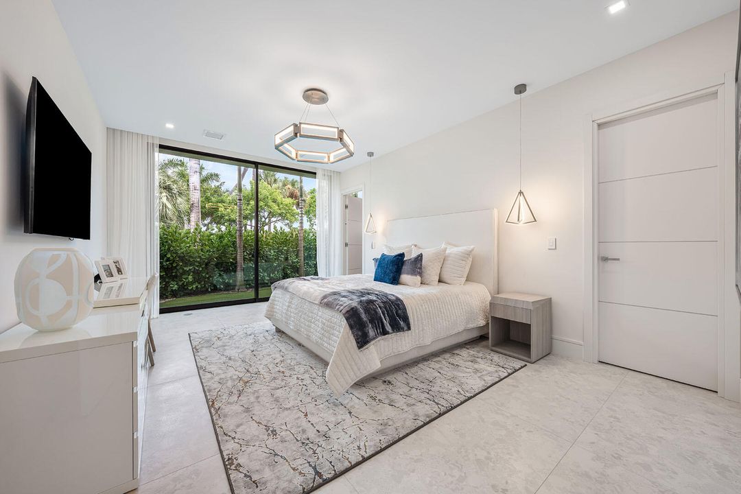 For Sale: $14,995,000 (6 beds, 7 baths, 8431 Square Feet)