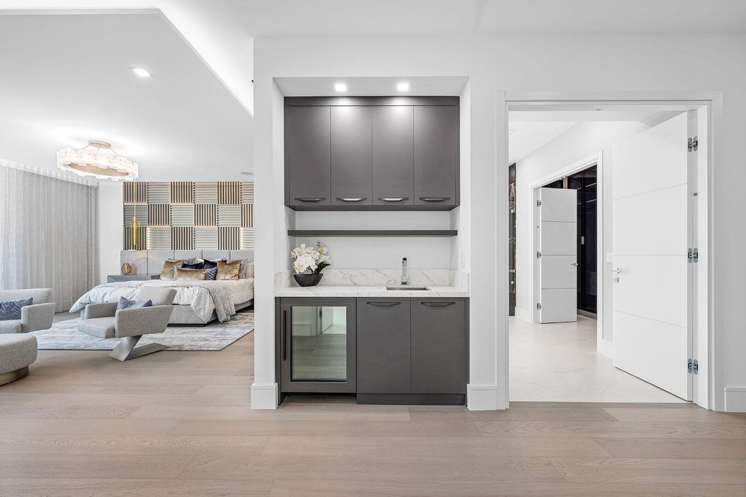 For Sale: $14,995,000 (6 beds, 7 baths, 8431 Square Feet)