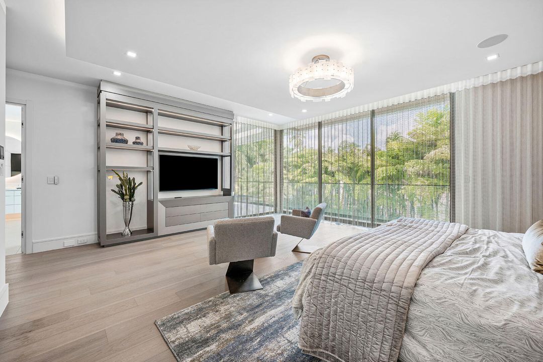 For Sale: $14,995,000 (6 beds, 7 baths, 8431 Square Feet)