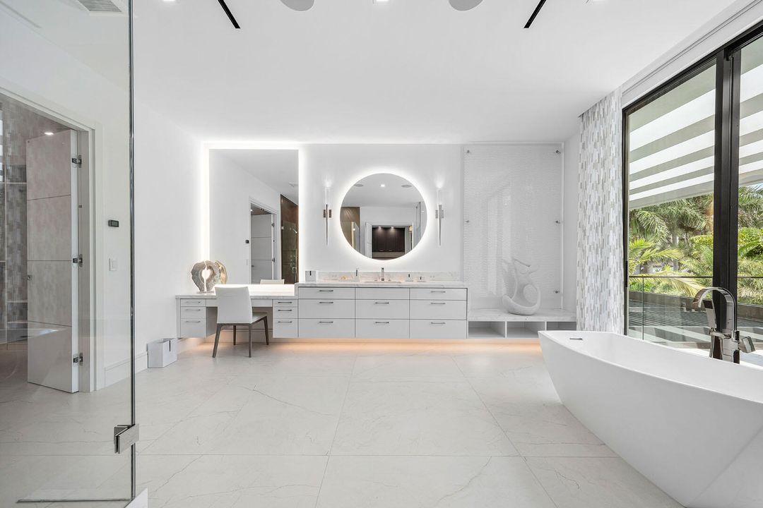 For Sale: $14,995,000 (6 beds, 7 baths, 8431 Square Feet)