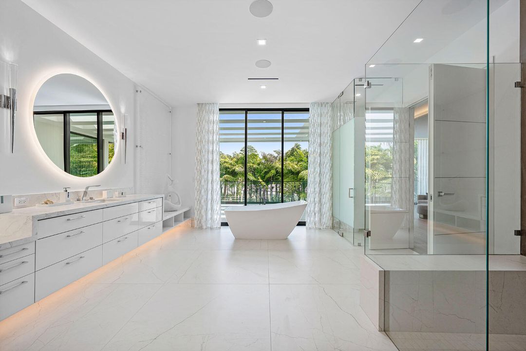 For Sale: $14,995,000 (6 beds, 7 baths, 8431 Square Feet)