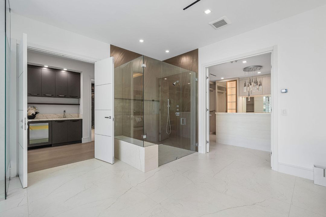 For Sale: $14,995,000 (6 beds, 7 baths, 8431 Square Feet)