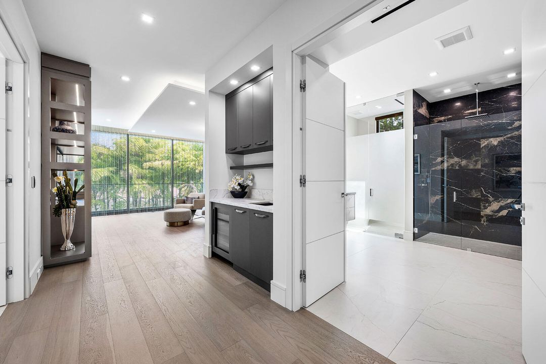 For Sale: $14,995,000 (6 beds, 7 baths, 8431 Square Feet)