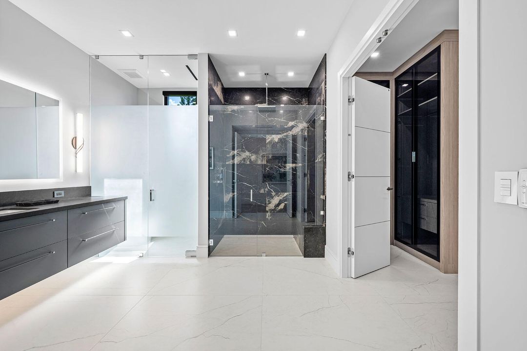 For Sale: $14,995,000 (6 beds, 7 baths, 8431 Square Feet)