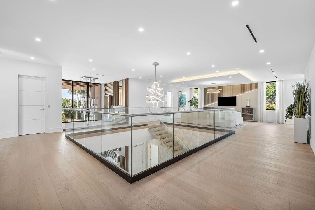 For Sale: $14,995,000 (6 beds, 7 baths, 8431 Square Feet)