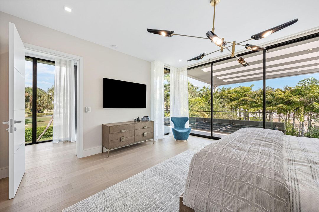 For Sale: $14,995,000 (6 beds, 7 baths, 8431 Square Feet)