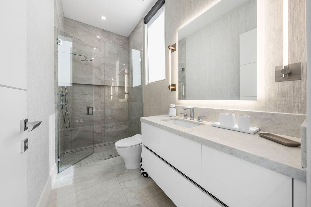 For Sale: $14,995,000 (6 beds, 7 baths, 8431 Square Feet)