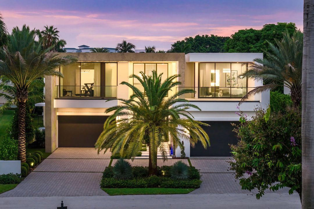 For Sale: $14,995,000 (6 beds, 7 baths, 8431 Square Feet)