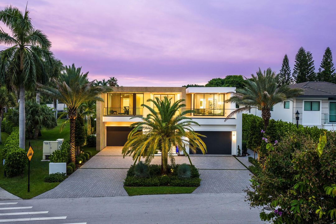 For Sale: $14,995,000 (6 beds, 7 baths, 8431 Square Feet)