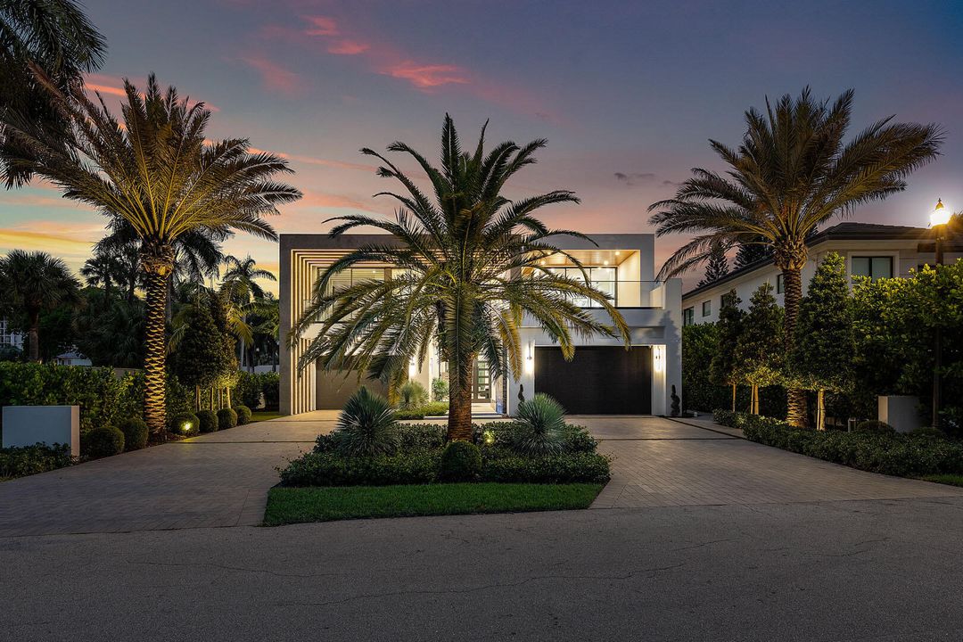 For Sale: $14,995,000 (6 beds, 7 baths, 8431 Square Feet)