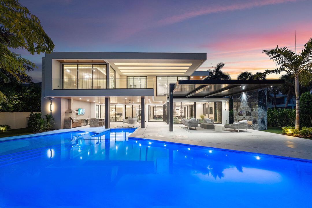 For Sale: $14,995,000 (6 beds, 7 baths, 8431 Square Feet)