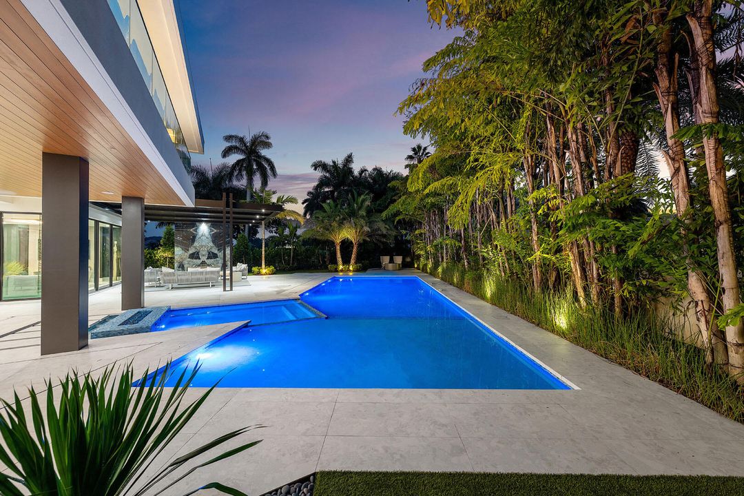 For Sale: $14,995,000 (6 beds, 7 baths, 8431 Square Feet)