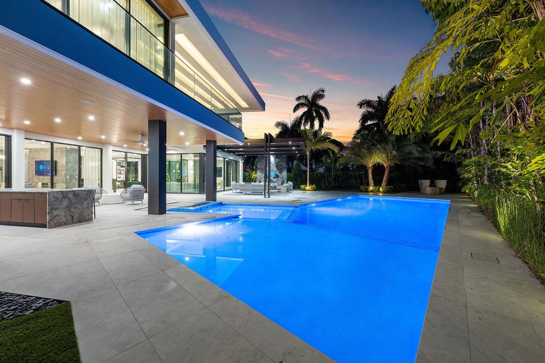 For Sale: $14,995,000 (6 beds, 7 baths, 8431 Square Feet)