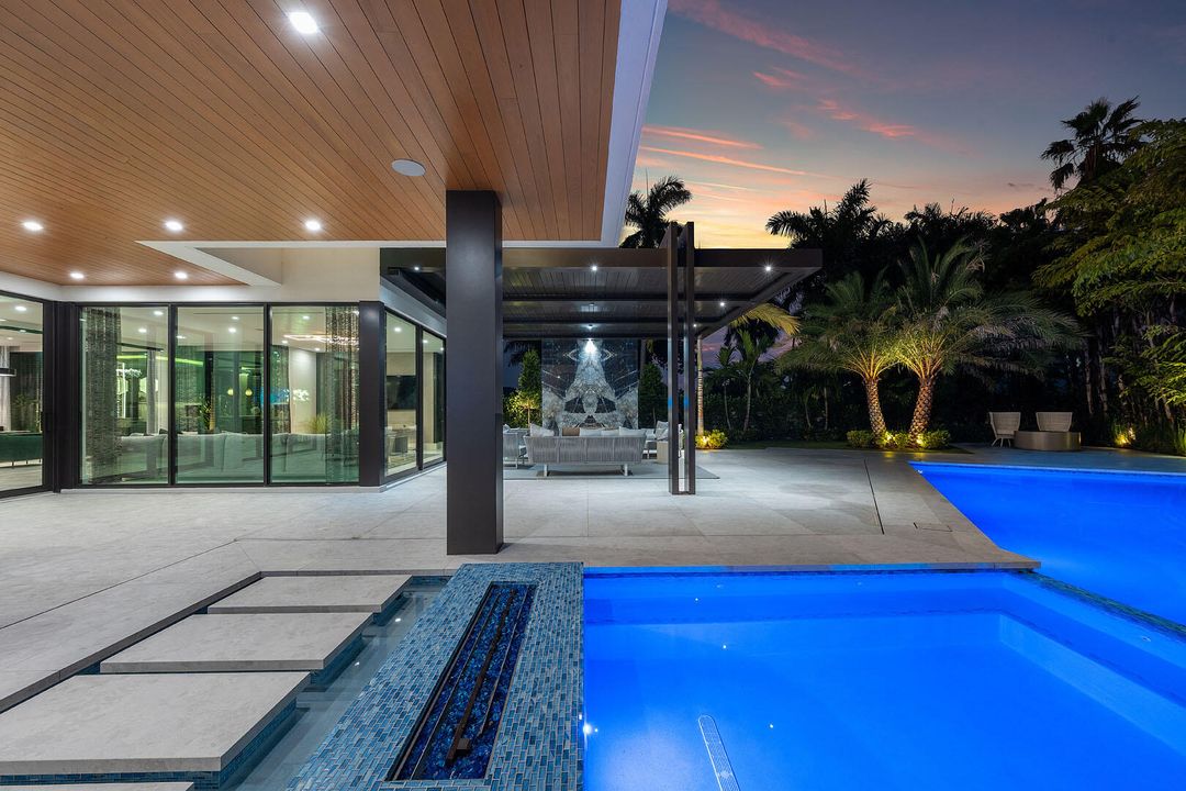 For Sale: $14,995,000 (6 beds, 7 baths, 8431 Square Feet)